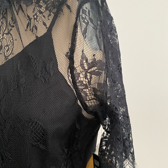 ELEGANT NEW WITH TAG BROADWAY TOP SIZE M🛍 - Picture 5 of 11